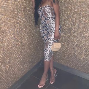 PRETTY LITTLE THINGS midi printed dress!